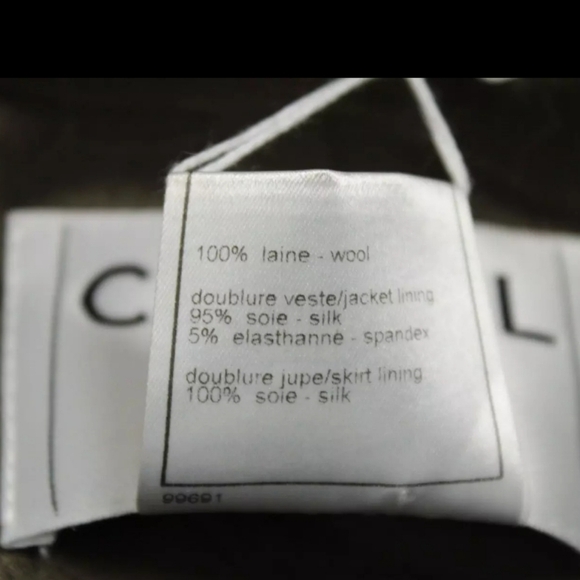 Authentic VINTAGE CHANEL WOOL SUIT - SIZE 36 🔥 - Picture 8 of 16